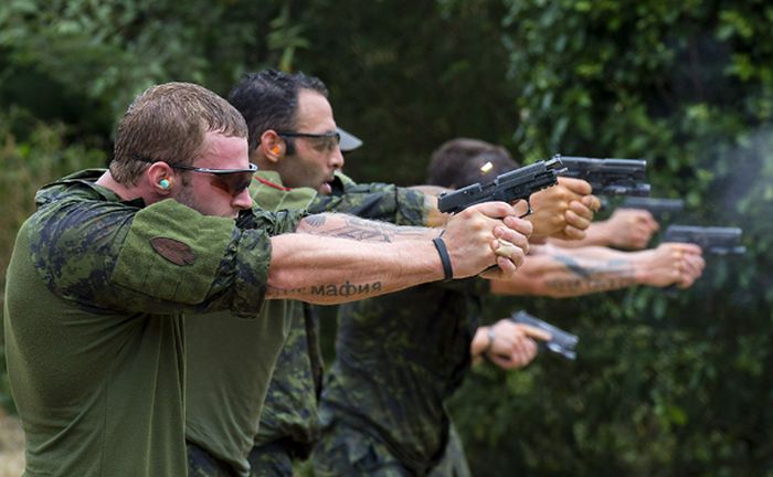 Необычная татуировка бойца канадского спецназа (3 фото)