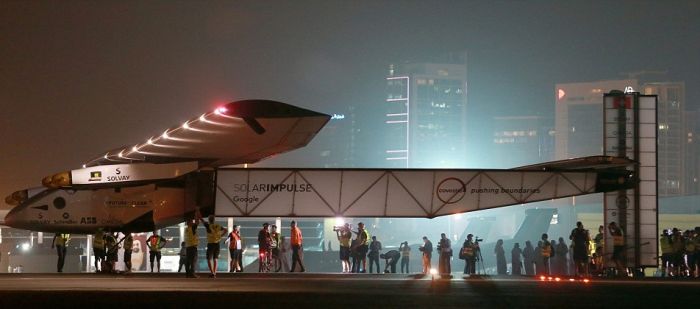 Самолет на солнечных батареях Solar Impulse 2 завершил кругосветный перелет (8 фото)