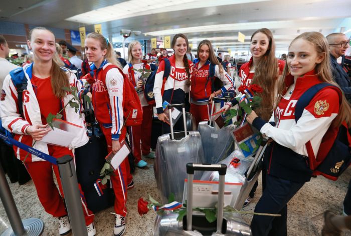 В аэропорту Шереметьево состоялись проводы олимпийской сборной России (6 фото)