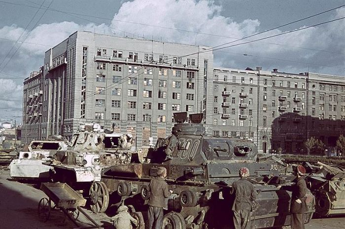 Советские города в немецкой оккупации (33 фото)