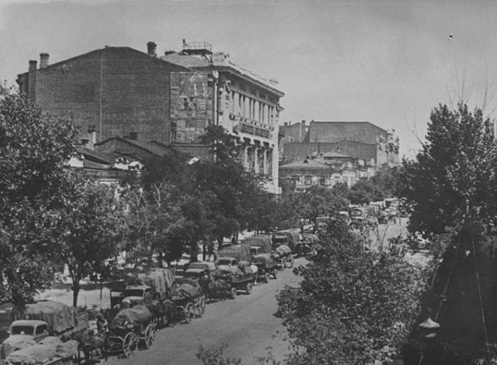 Советские города в немецкой оккупации (33 фото)