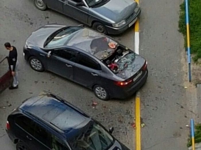 В Сургуте выброшенный в окно арбуз разбил автомобиль (3 фото + видео)