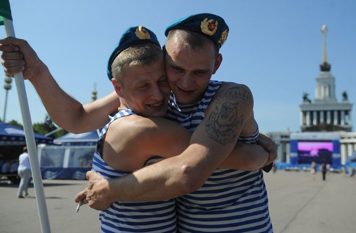 Московские десантники отмечают День ВДВ (22 фото)
