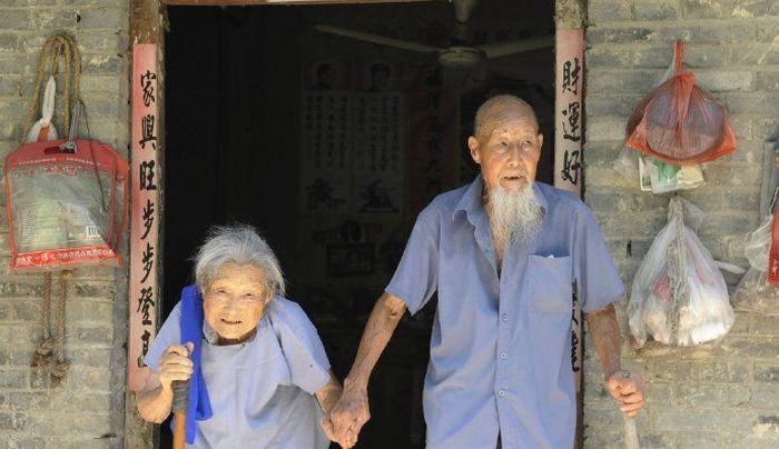 Первая свадебная фотосессия китайских старожилов (6 фото)