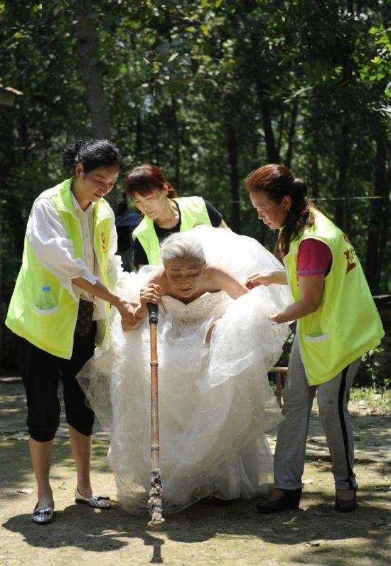 Первая свадебная фотосессия китайских старожилов (6 фото)