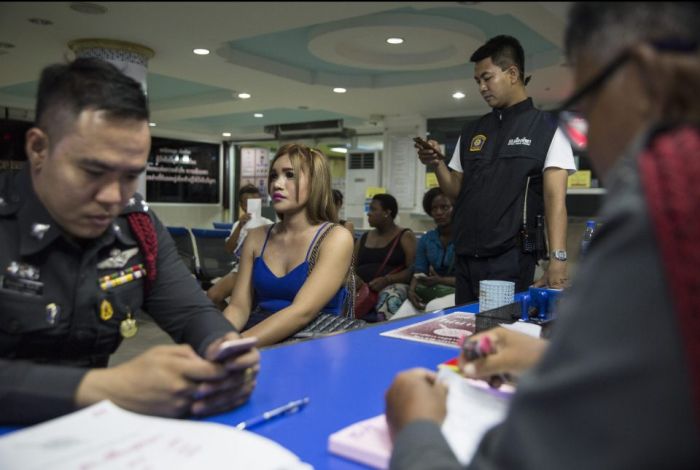 Таиланд намерен бороться с секс-туризмом (12 фото)