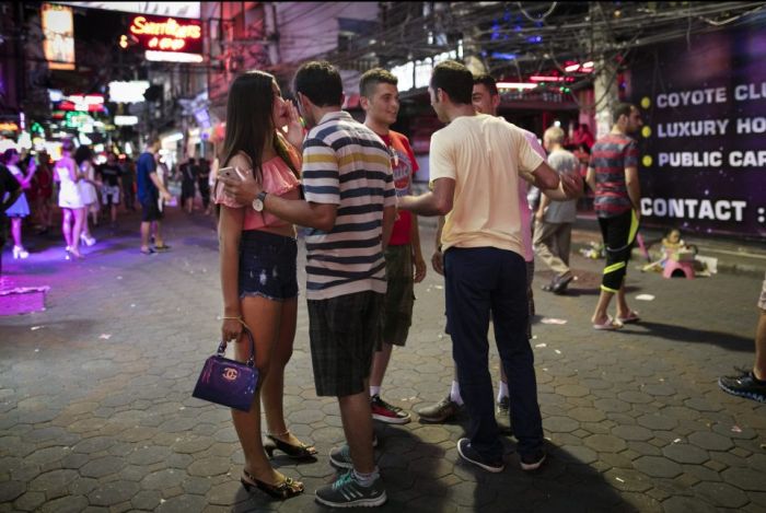 Таиланд намерен бороться с секс-туризмом (12 фото)