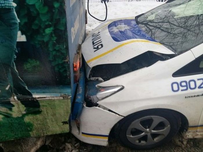Патрульная полиция Киева за год разбила 150 автомобилей Toyota Prius (8 фото)