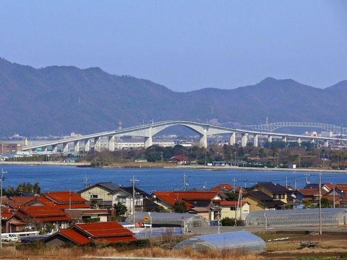 «Опасный» мост в Японии (4 фото)