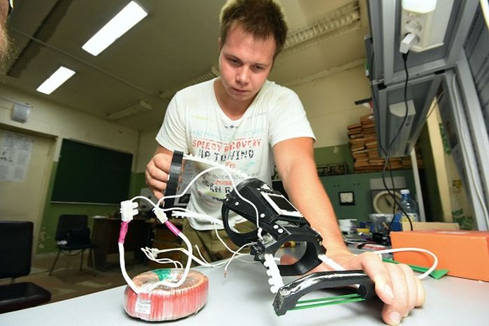 Воронежский изобретатель работает над 3D-печатным экзоскелетом с применением нитинола (8 фото)