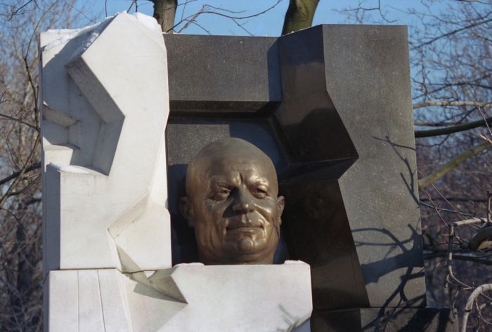 Ушел из жизни советский скульптор Эрнст Неизвестный (12 фото)