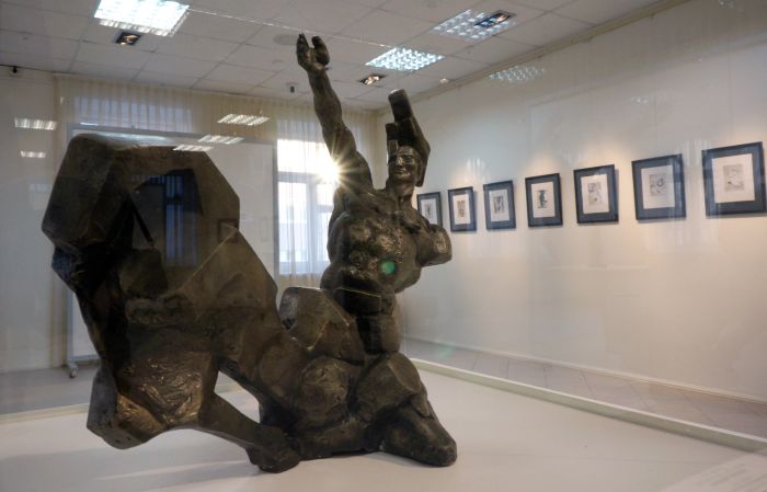 Ушел из жизни советский скульптор Эрнст Неизвестный (12 фото)
