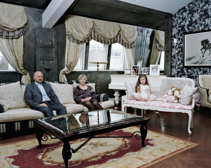 Российская элита и их слуги в фотопроекте Лилии Ли-ми-ян «Мастера и слуги» (24 фото)