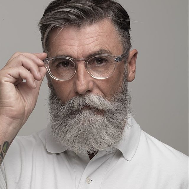 60-летний француз отрастил длинную густую бороду и стал моделью (25 фото)