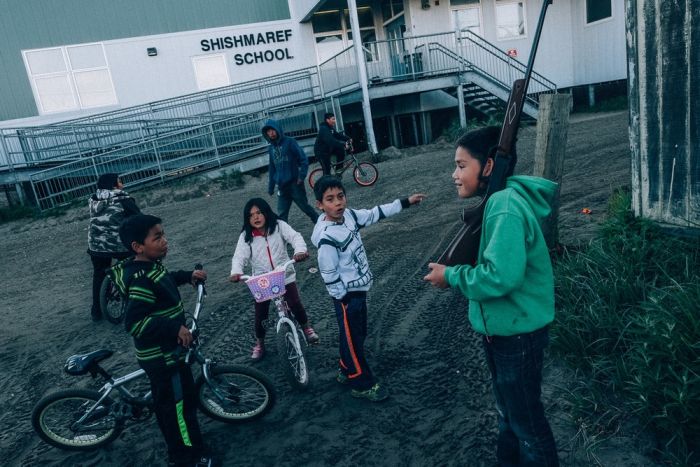 Будни жителей деревни Шишмарёва на Аляске (10 фото)