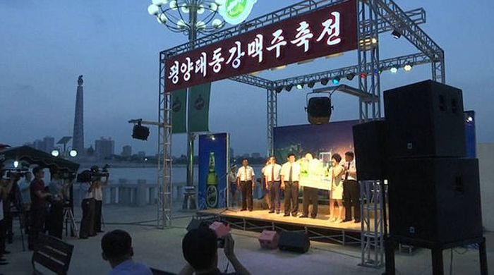 В КНДР прошел первый в истории пивной фестиваль (10 фото + видео)