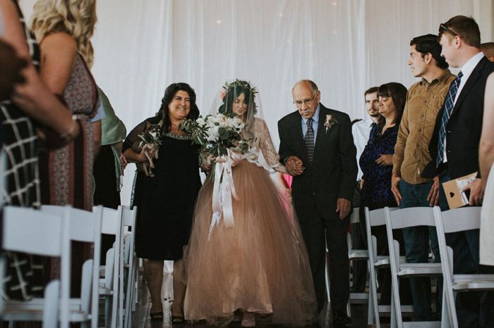 Чудеса любви: парализованная невеста сама подошла к алтарю (15 фото)