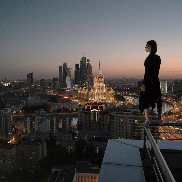 Ангелина Николау - руферша, которая фотографируется на краю крыш (14 фото)