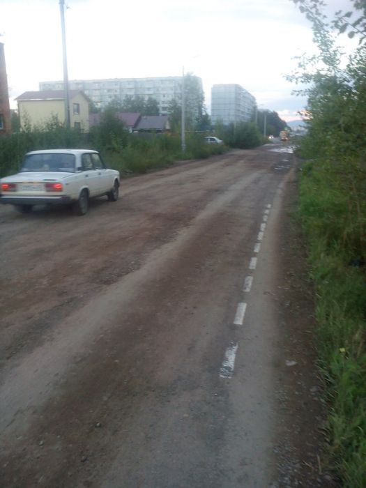 В Красноярском крае тоже любят наносить дорожную разметку поверх грязи (4 фото)