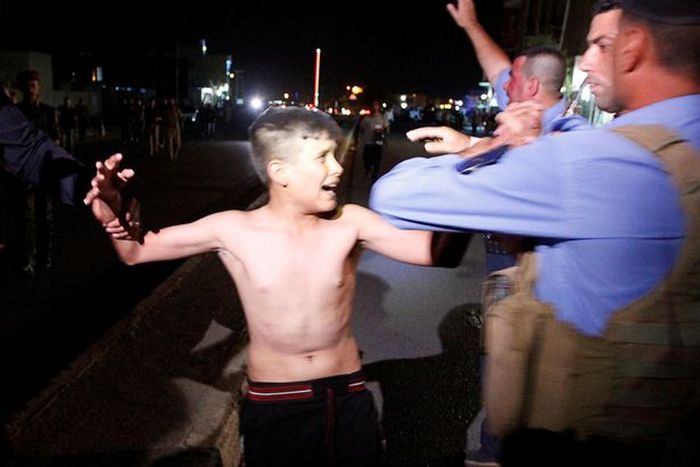 Иракская полиция задержала мальчика-смертника (5 фото + видео)