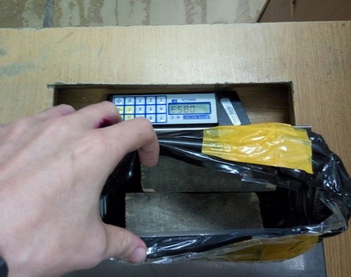 Житель Краснодара дважды получал по почте бруски вместо смартфона (8 фото)
