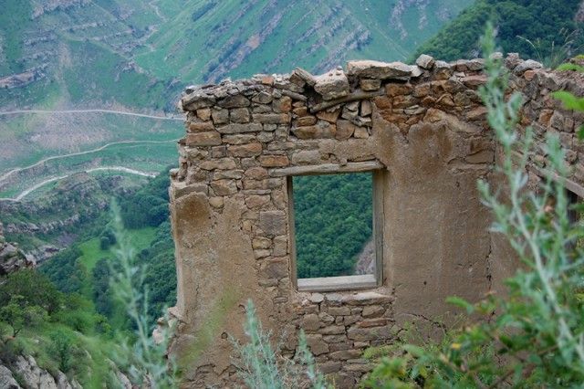 Заброшенный аул в дагестанских горах (25 фото)