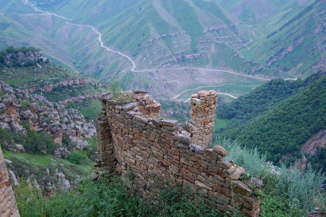 Заброшенный аул в дагестанских горах (25 фото)