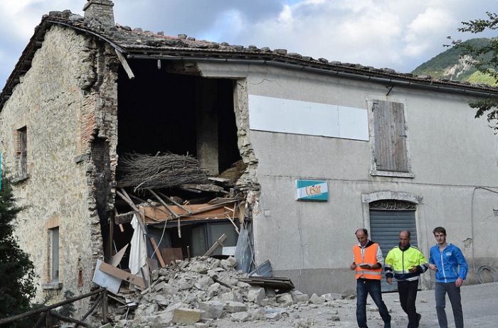 Итальянские города до и после разрушительного землетрясения (16 фото)