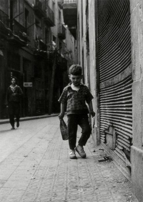 Бедный квартал Барселоны в начале второй половины XX века (32 фото)