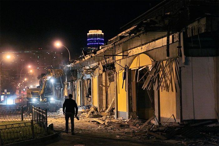 «Ночь длинных ковшей-2»: снос незаконного самостроя в Москве (21 фото + 2 видео)