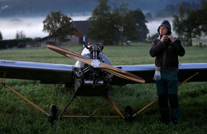 Чех построил самолет, чтобы летать на нем на работу (13 фото)