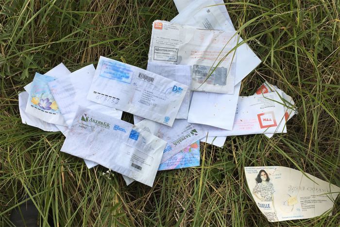 В лесу Забайкальского края обнаружили письма, выброшенные «Почтой России» (3 фото)