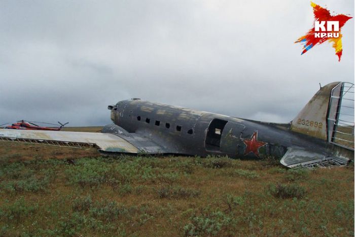 На обшивке самолета, рухнувшего 70 лет назад, нашли послания экипажа и пассажиров (3 фото)
