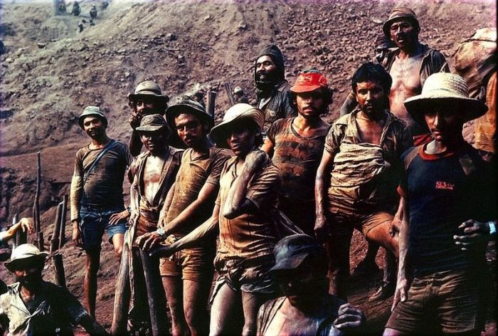 Золотая лихорадка на бразильском руднике Серра Пелада (11 фото)
