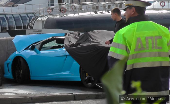 В Москве суперкар Lamborghini врезался во внедорожник BMW (5 фото + видео)