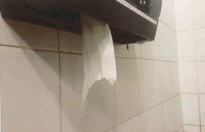 Реальная опасность в общественных туалетах Нью-Йорка (3 фото)