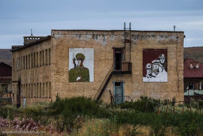Заброшенная советская ядерная база Гудым на Чукотке (42 фото)