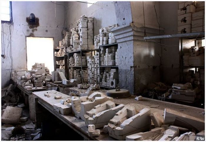Заброшенный кукольный завод (18 фото)