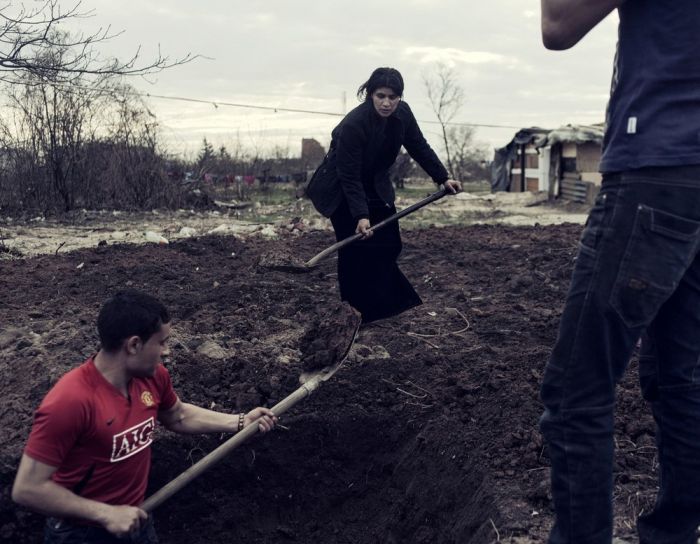 Жизнь румынских цыган на польской границе (17 фото)
