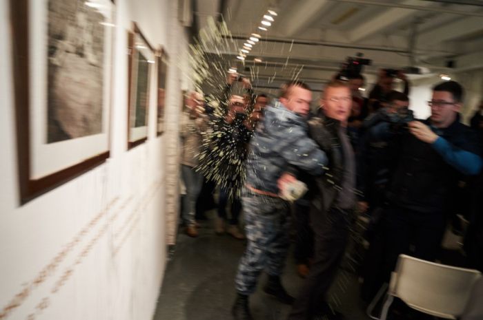 В Москве закрыли выставку Джока Стёрджеса "Без смущения" с фотографиями обнаженных детей (7 фото)