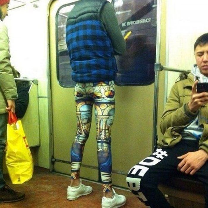 Забавные пассажиры нашего метро (40 фото)