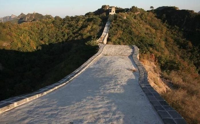 Участок Великой Китайской стены залили бетоном (8 фото)