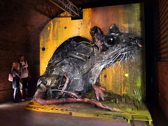 Скульптуры животных из мусора и хлама (35 фото)