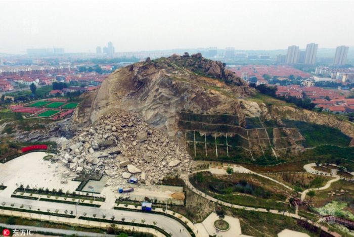 В Китае оползень разрушил только что построенный парк отдыха (4 фото)