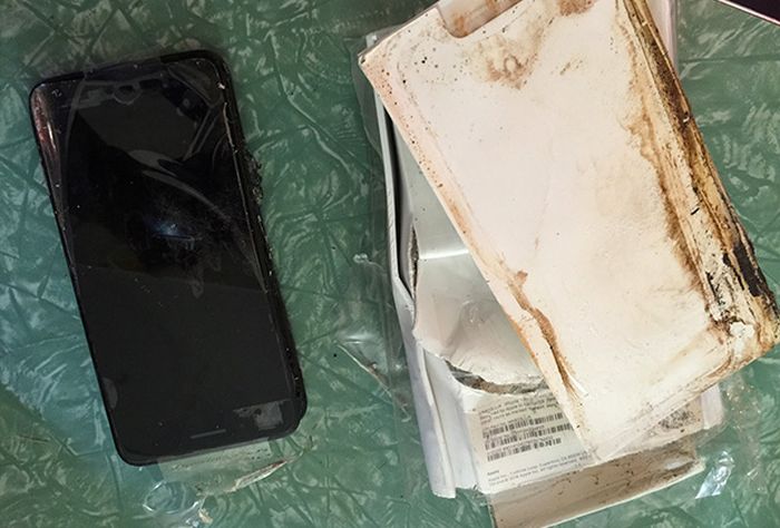 Во время доставки iPhone 7 взорвался прямо в коробке (4 фото)