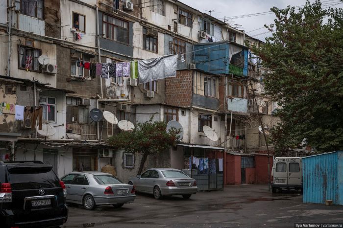 Трущобы беженцев Баку (65 фото)