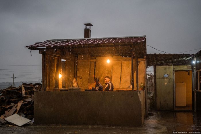 Трущобы беженцев Баку (65 фото)