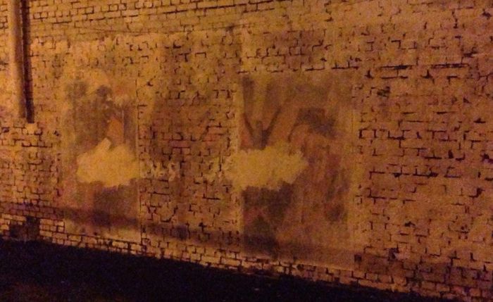 В Москве закрасили граффити с Константином Кинчевым и группой «Алиса» (2 фото)