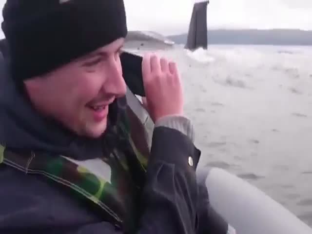 Российские рыбаки встретили подводную лодку