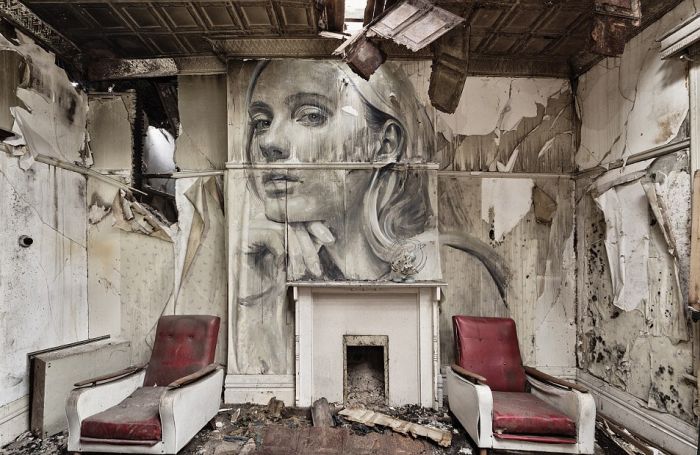 Портреты красивых женщин на стенах заброшенных зданий (11 фото)